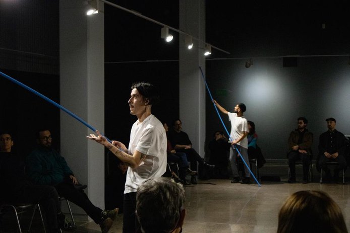 TIBIA / Capítulo III de Cristian Reyes y Cristóbal B. Corvalán. Agosto 2023 (CEINA). Ciclo Noche de Performance realizado en CEINA, 2023. © Cristián Vidal